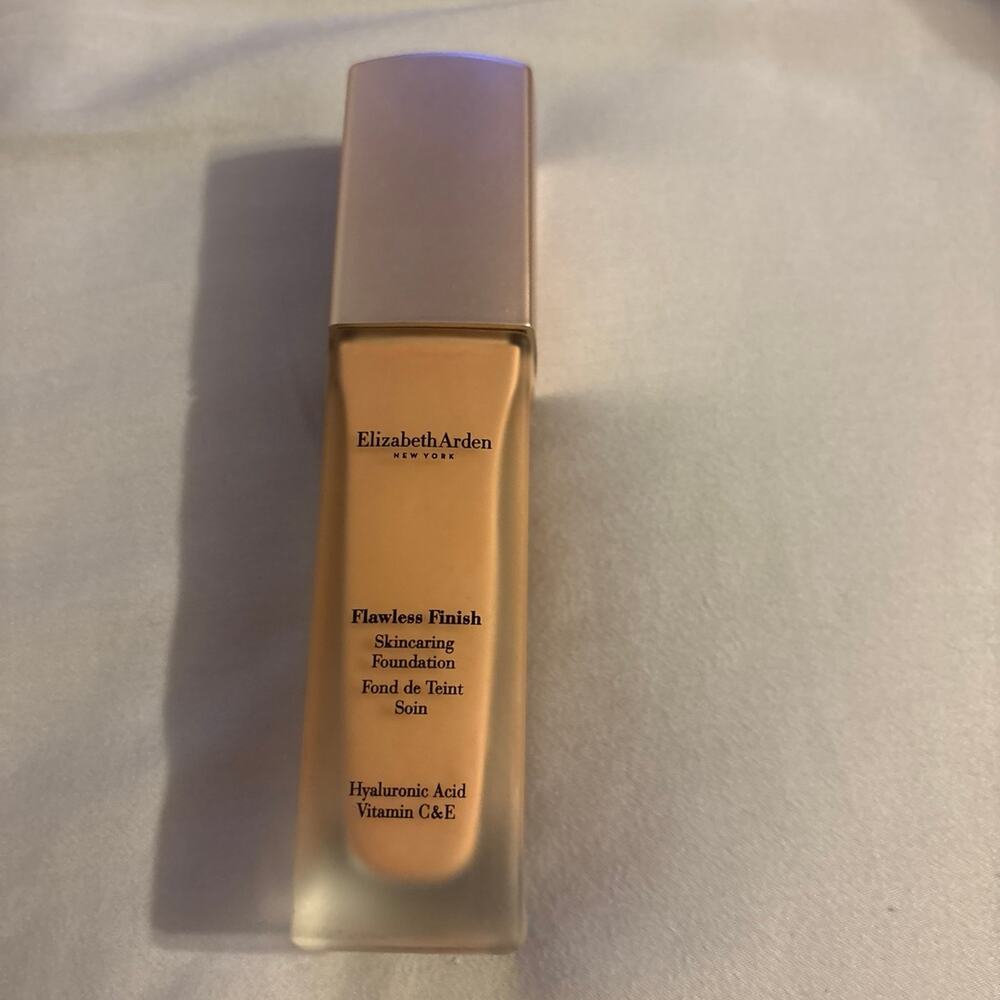 Elizabeth Arden Flawless Finish Skincaring Foundation 310C